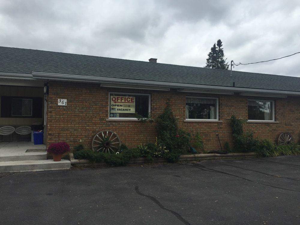 Twin Peaks Motel Napanee Exterior foto