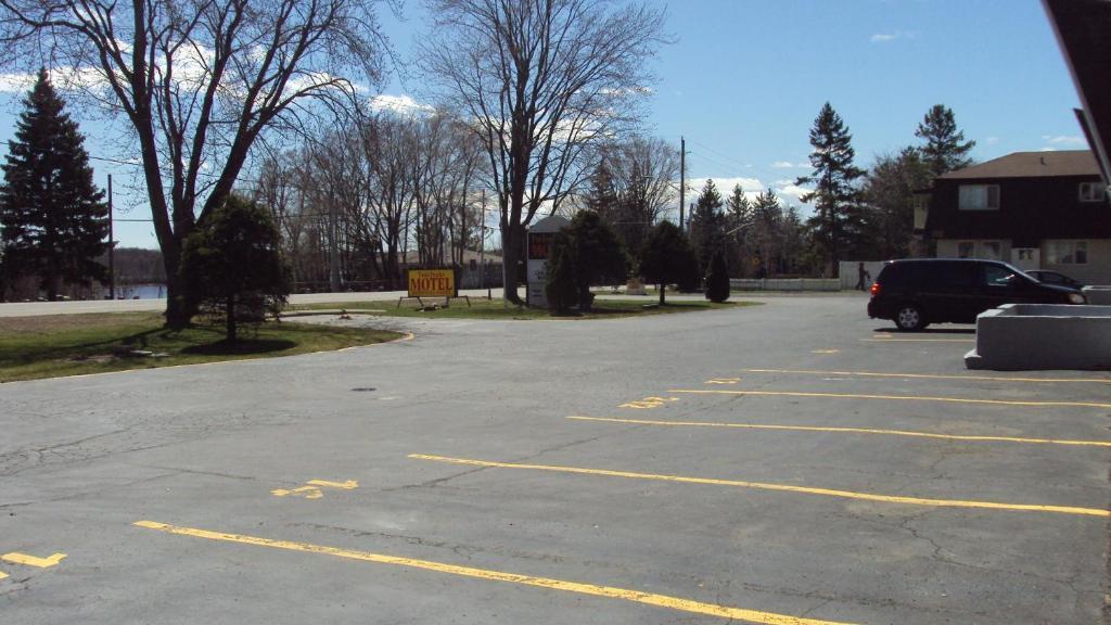 Twin Peaks Motel Napanee Exterior foto