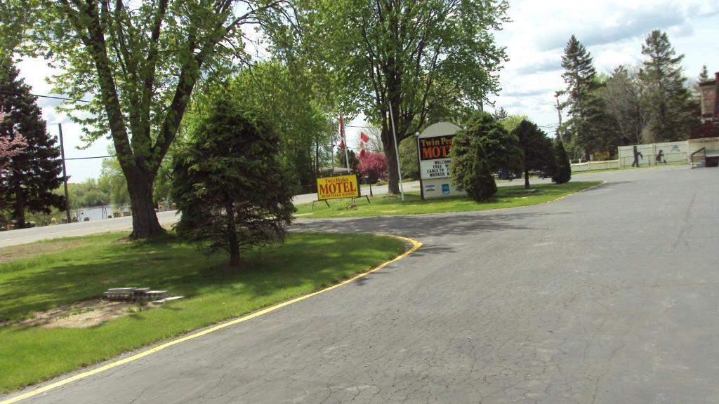 Twin Peaks Motel Napanee Exterior foto