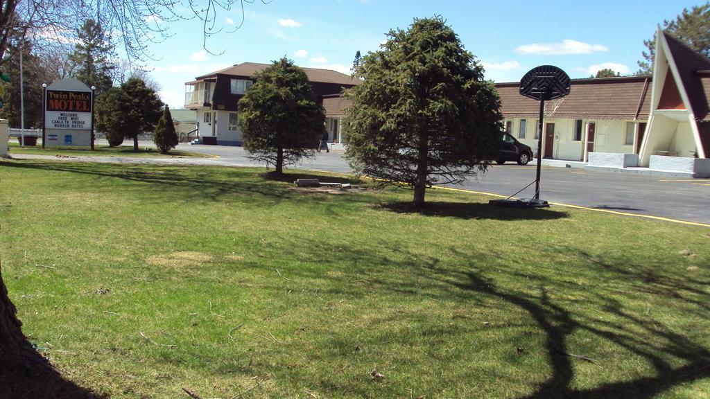 Twin Peaks Motel Napanee Exterior foto